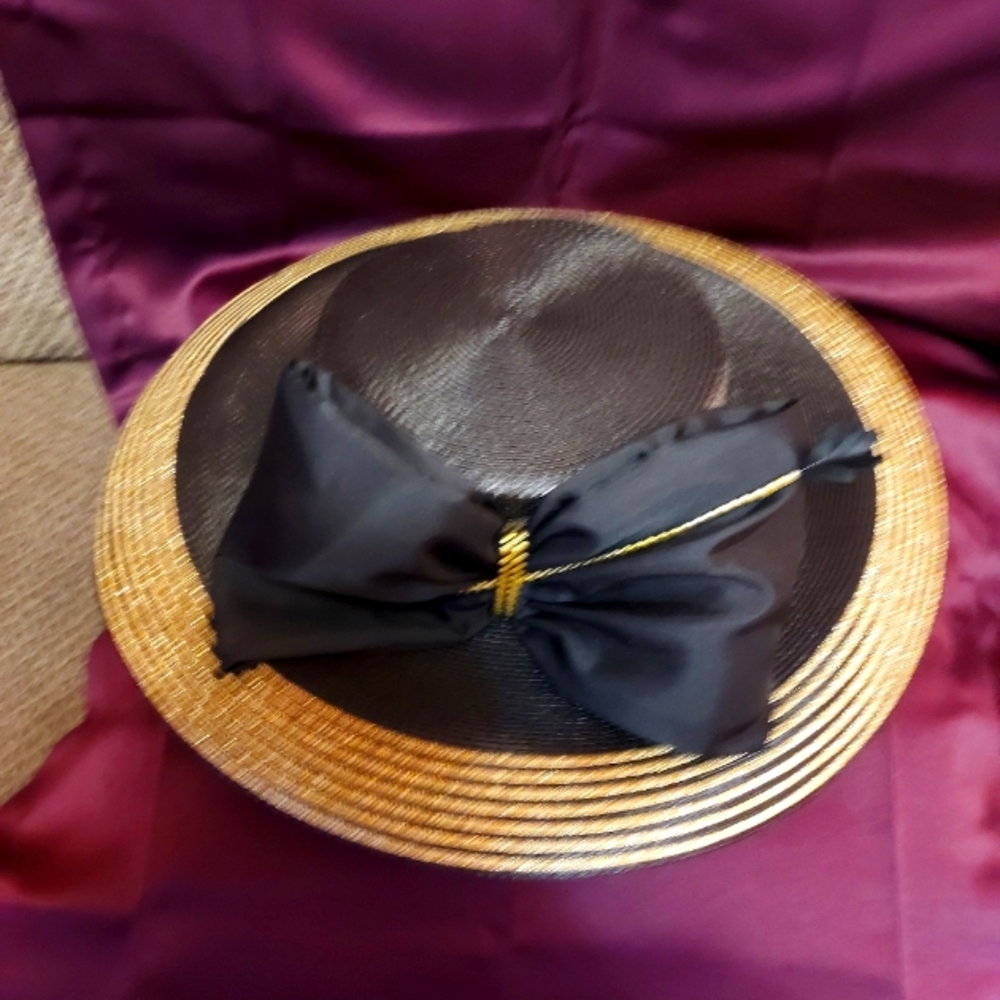 Black and gold medium hat